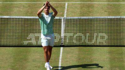 Carlos Alcaraz returns to No. 1 ranking with Queen's Club win - ESPN