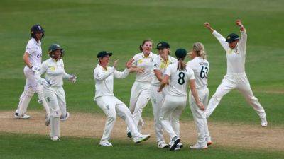 Australia inch towards Ashes test win with England 116-5 chasing 268