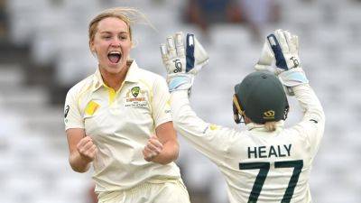 Women's Ashes: England lose late wickets as Australia look poised to wrap up Test victory at Trent Bridge