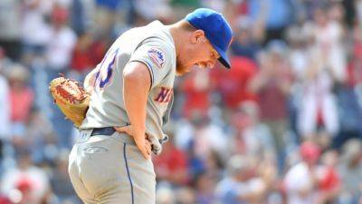Kyle Schwarber - Jeff Macneil - Rob Thomson - Amazin' Meltdown: Mets' errors spark Phillies rally in 8th - ESPN - espn.com - New York