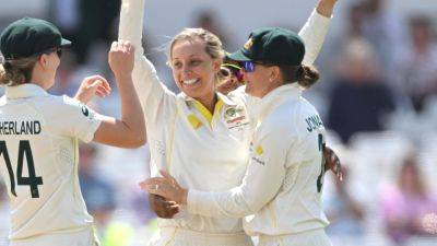 Amy Jones - Danni Wyatt - Sophie Ecclestone - Ashleigh Gardner - Trent Bridge - England beaten by 89 runs by Australia in Women's Ashes Test as Ashleigh Gardner stars with eight wickets - eurosport.com - Australia