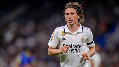 Modrić extends Real Madrid contract until 2024