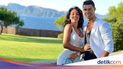 Cristiano Ronaldo - Georgina Rodriguez - Cerita Koki di Italia: Ronaldo Sabar Tunggu Meja Kosong 40 Menit - sport.detik.com