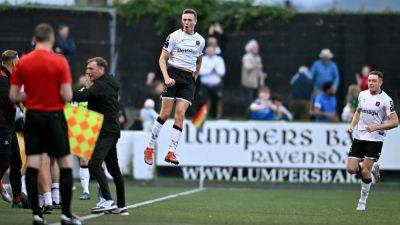 Tenacious 10-man Dundalk snatch a draw against St Patrick's Athletic