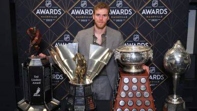 Oilers' McDavid wins Hart Trophy, 3 other awards to cap superlative 153-point season