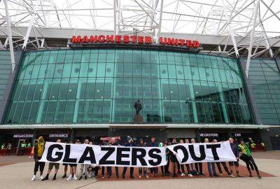 Manchester United expect record revenues casting doubts on whether Glazers will sell club