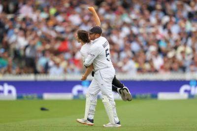 Jonny Bairstow - WATCH | Bouncer Bairstow whisks away pitch invader at Lord's - news24.com - Britain - Australia - Ireland