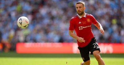 Harry Maguire - Luke Shaw - Lisandro Martínez - Wes Brown details two key points behind Luke Shaw's positional change at Manchester United - manchestereveningnews.co.uk - Manchester - Argentina