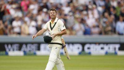 Warner bats through pain to move closer to Sydney farewell