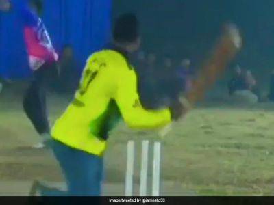 Watch: Batter's Unique Scoop Shot From Behind The Stumps Leaves Netizens Shocked - sports.ndtv.com - Australia - South Africa - New Zealand - India - Pakistan -  Ahmedabad -  Chennai