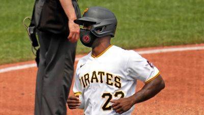 Pirates players sound off on MLB for playing in unhealthy air quality; Andrew McCutchen masks up