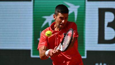 Novak Djokovic and Carlos Alcaraz advance to stay on collision course at French Open