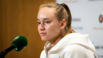 Reigning Wimbledon champion drops out of third-round French Open match citing sickness