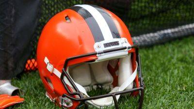 Two Browns players robbed at gunpoint, per police report - ESPN