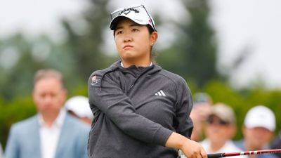 NCAA champ Rose Zhang goes 2 shots clear on LPGA debut - ESPN