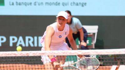 Iga Swiatek - Roland Garros - Justine Henin - Sara Sorribes Tormo - Top-ranked Iga Swiatek beats Coco Gauff again to reach French Open semis - france24.com - France - Brazil - Usa - Poland -  Paris