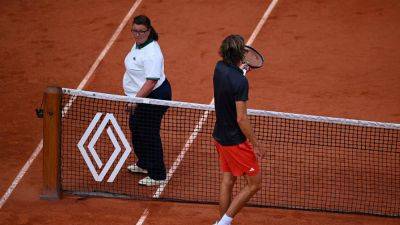 French Open: 'I’m telling you!' - Confusion as Alexander Zverev thinks game is over but serve called out