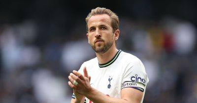 Manchester United need to set their own Harry Kane transfer deadline this summer