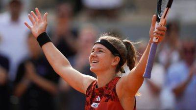 Karolina Muchova stuns Aryna Sabalenka to reach French Open final - ESPN
