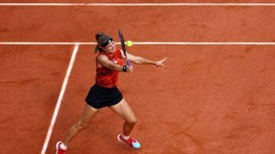 Swiatek sets up Muchova showdown for French Open crown