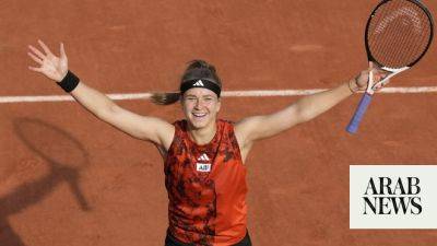 Unseeded Karolina Muchova to face No. 1 Iga Swiatek in French Open women’s final
