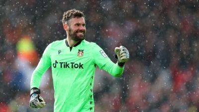 Phil Parkinson - Ben Foster signs new one-year contract at Wrexham - ESPN - espn.com - Britain - Manchester - county Notts