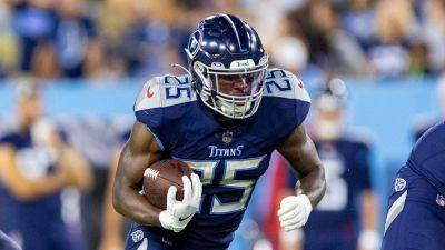 Titans running back strangled girlfriend during dispute, police say