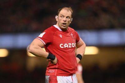 Welsh legend Jones signs for Toulon as World Cup cover