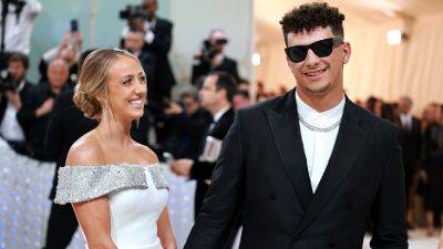 Patrick Mahomes praises wife, Brittany, for 'taking stuff off my plate'