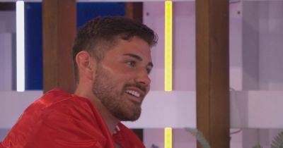 Love Island viewers have bombarded TV bosses with complaints about Scott being 'bullied' by other contestants - manchestereveningnews.co.uk