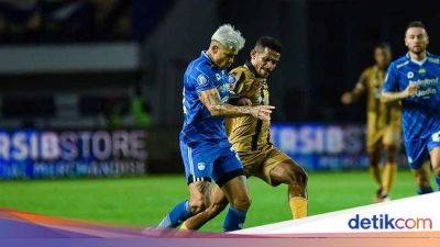 Dewa United - Marc Klok - Robi Darwis - Persib Bandung - Persib Vs Dewa United: Gol Injury Time Selamatkan Maung Bandung - sport.detik.com