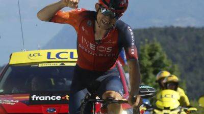 Kwiatkowski wins Tour de France stage 13, Vingegaard stays in yellow