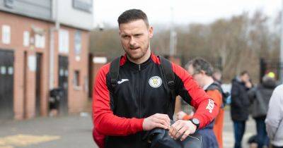 Trevor Carson demands St Mirren transfer as Stephen Robinson turns to summer recruit in number one search