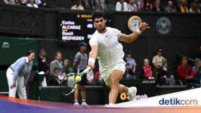 Daniil Medvedev - Carlos Alcaraz - Novak Djokovic - Alcaraz Vs Djokovic di Final Wimbledon 2023 - sport.detik.com