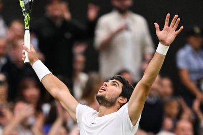 Carlos Alcaraz beats Daniil Medvedev to reach Wimbledon final