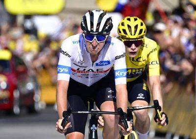Jonas Vingegaard and Tadej Pogacar slug it out in thrilling Tour de France stage