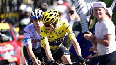 Tadej Pogacar ‘fell asleep on the bike’ to hand seconds to Jonas Vingegaard at the Tour de France 2023 – Robbie McEwen