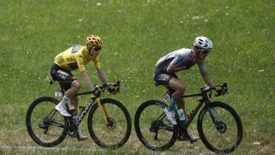 Three of Vingegaard's team mates crash in Tour stage 15