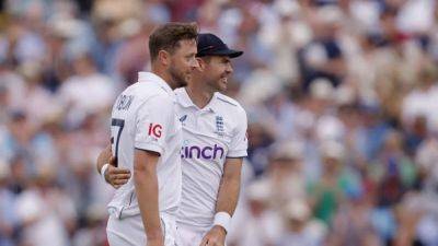 England's Anderson replaces Robinson for fourth Ashes test