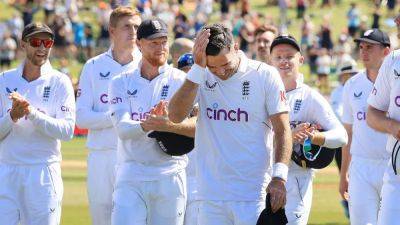 Joe Root - James Anderson - Ollie Robinson - Stuart Broad - Shane Warne - Chris Woakes - Harry Brook - Moeen Ali - England Put Their Faith In Ageing Attack For Must-win Ashes Clash - sports.ndtv.com - Australia - county Anderson