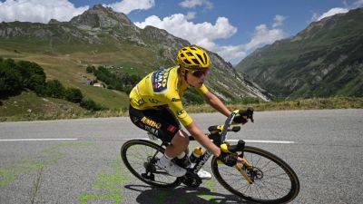 Carlos Rodriguez - Adam Yates - Simon Yates - Gall wins Tour de France 'Queen' stage in Alps; Vingegaard crushes Pogacar for yellow jersey - france24.com - France - Uae - Slovenia