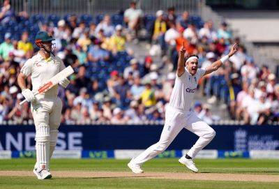 Stuart Broad takes 600th Test wicket as England edge thrilling first day at Old Trafford