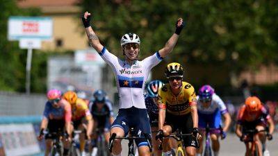 Giro d'Italia Donne 2023: Lorena Wiebes sprints to Stage 3 win as Annemiek van Vleuten keeps pink