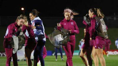 Putellas returns to lead fractured Spain, Sinclair looks to leave her mark