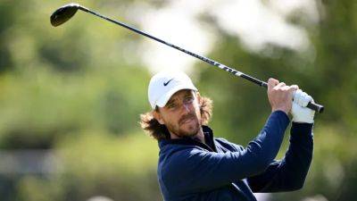 Crowd favourite Fleetwood shares British Open lead, McIlroy among survivors