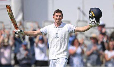Alex Carey - Mitchell Starc - Zak Crawley - England Cricket - Zak Crawley hits stunning century to put England in control of fourth Ashes Test - thenationalnews.com - Australia