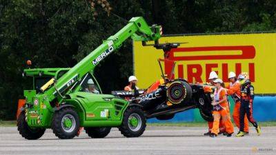 Perez crashes in first Hungarian practice