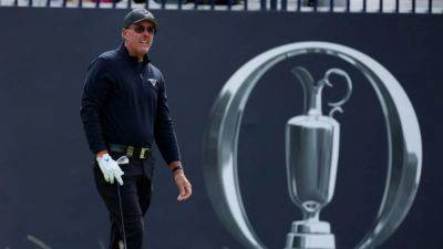 Mickelson, Morikawa miss Open cut, Smith just makes it