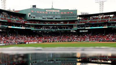 Maddie Meyer - Red Sox fans take advantage of flooded Fenway Park during rain delay - foxnews.com - Usa - New York - county Bay
