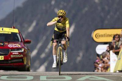 Champion-in-waiting Vingegaard leads Tour de France back to Paris